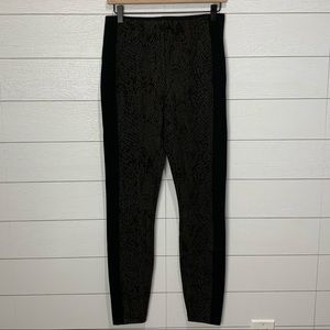 Lysse Snakeskin Print Leggings Size Medium